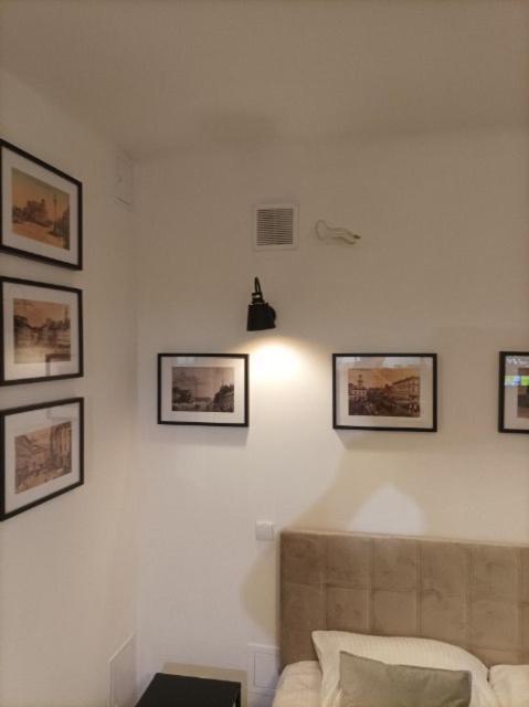 Old Town Velvet Studio Apartment วอร์ซอ ภายนอก รูปภาพ